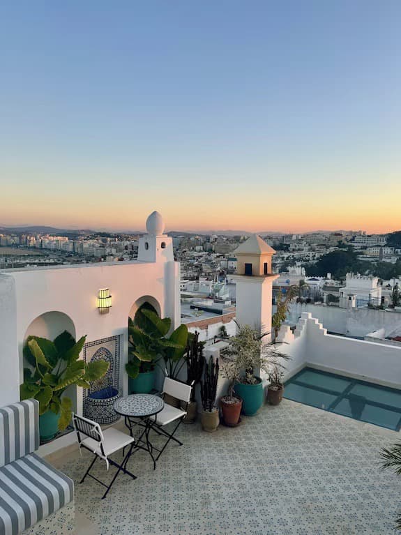 Terrasse de la Kasbah au crépuscule